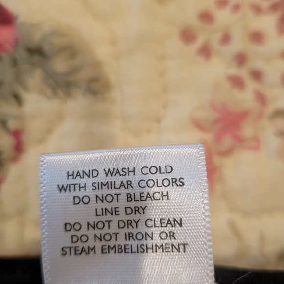 Natori Red and Black Floral Jacket - Picture 5 of 6